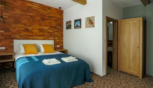 Deluxe Room (2 Adults + 1 Child)