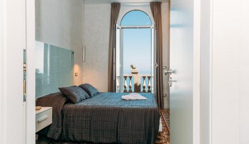 Deluxe Double Room with Balcony and Sea View