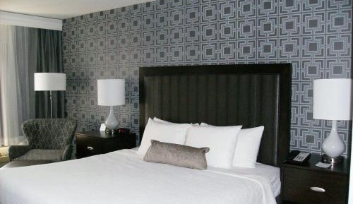 Queen Room with Roll-In Shower - Mobility Access/Non-Smoking
