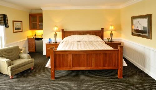 Deluxe King Room with Hot Tub