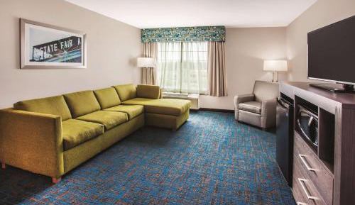 One-Bedroom King Suite - Non-Smoking