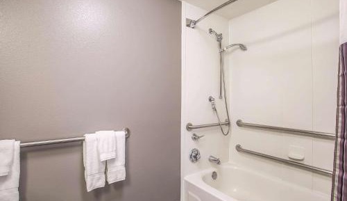 King Room with Bath Tub - Mobility/Hearing Accessible - Non-Smoking