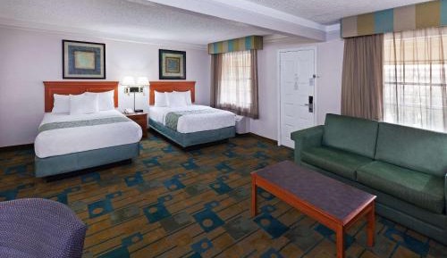 Executive Queen Room with Pool View - Non-Smoking