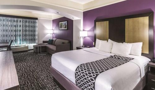 Deluxe King Suite