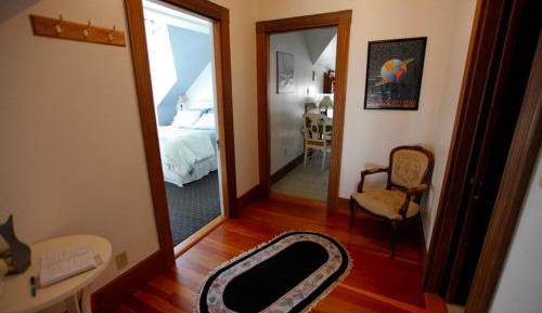 Deluxe Queen Suite