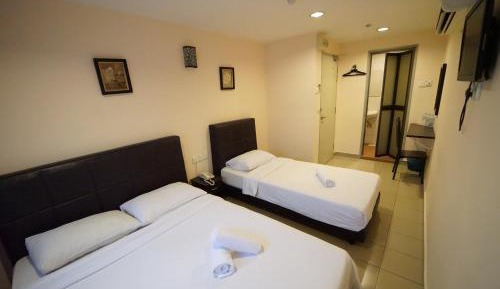 Family Room (3 Adults)