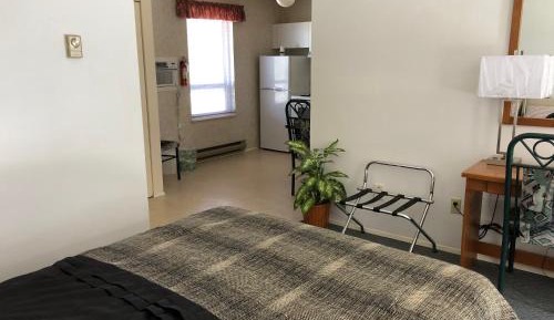 Deluxe Queen Room with Two Queen Beds and Kitchen	