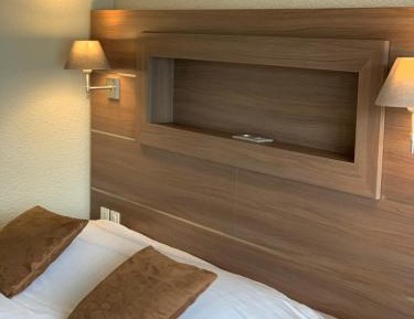 Privilege Family Room - Lake and Garden Side