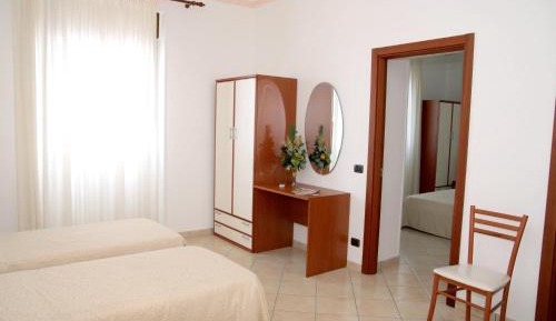 Two Connecting Double Rooms with Sea View