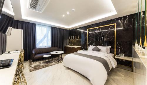 Suite with City View