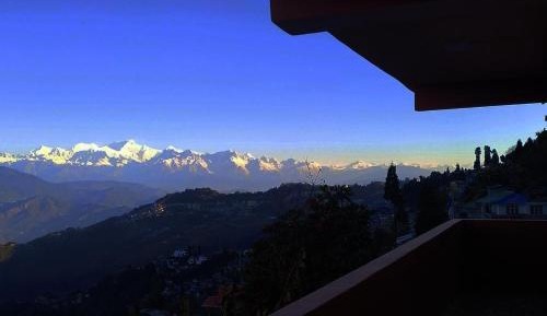 Deluxe Double Room (2 Adults + 1 Child)