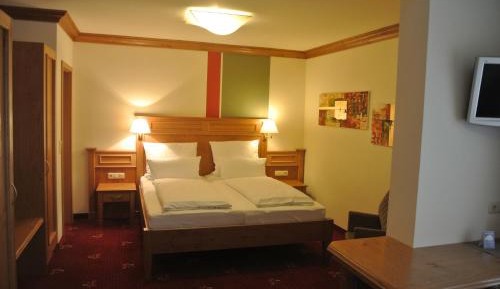 Five-Bed Room 