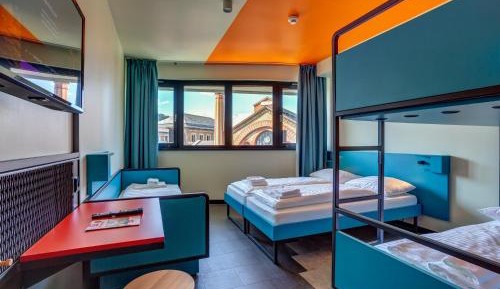5-Bed Room
