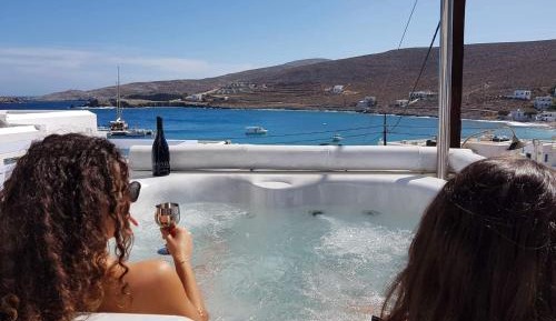 Deluxe Suite with Private Hot Tub and Sea View 