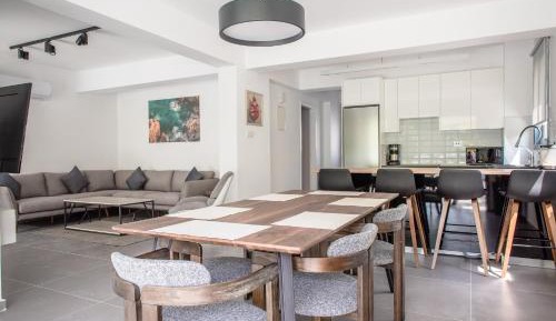 Luxury Three-Bedroom Maisonette