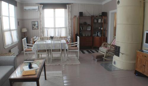 Large One-Bedroom Apartment