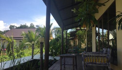Bungalow with Garden View