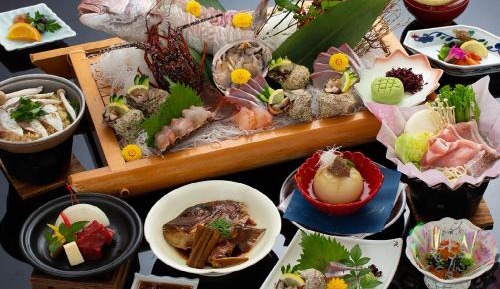 Japanese-Style Room with Seafood Kaiseki Dinner and Breakfast (Served in Restaurant) - Smoking
