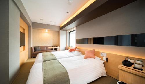Hollywood Twin Room (Double Bed + Single Bed)