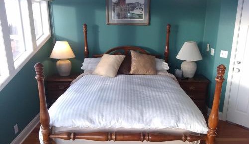 Deluxe Queen Room
