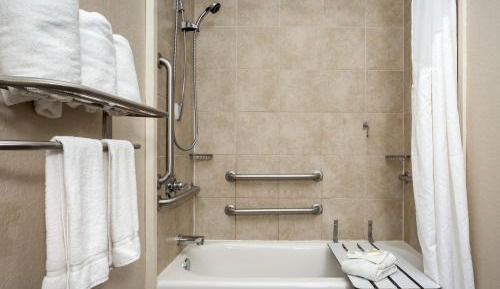 One-Bedroom Suite with Tub - Mobility Accessible