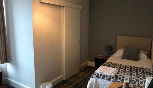 Twin Room with Private Bathroom