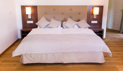 Junior Suite with Lake View