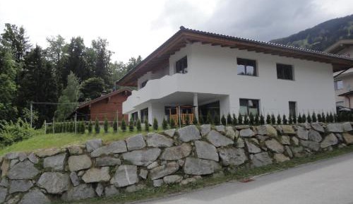 One-Bedroom Apartment with Terrace