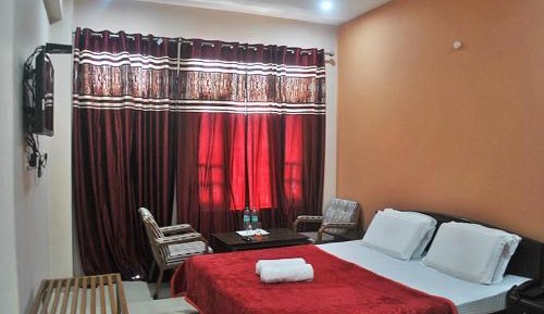 Deluxe Double Room (2 Adults + 1 Child)