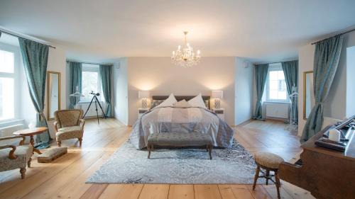 Suite with Mountain View