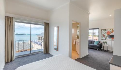 Studio Suite with Ocean View and Kitchenette (36 square yards)