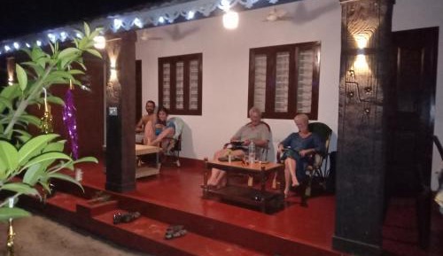 Deluxe Double Room (2 Adults + 1 Child)