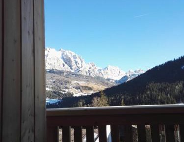 Apartment with Mountain View