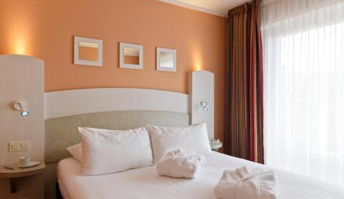 Superior Queen Room with Balcony