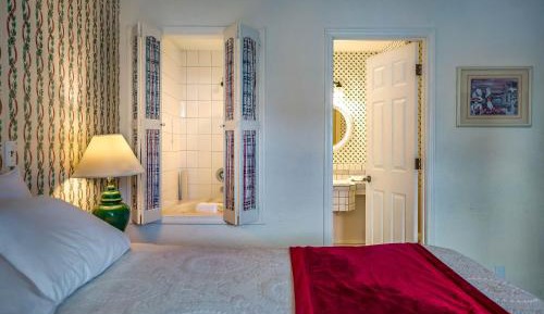 Queen Suite with Spa Bath
