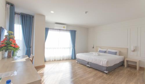 Deluxe King Suite