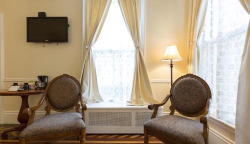 Deluxe King Suite - Peabody House- NO PETS