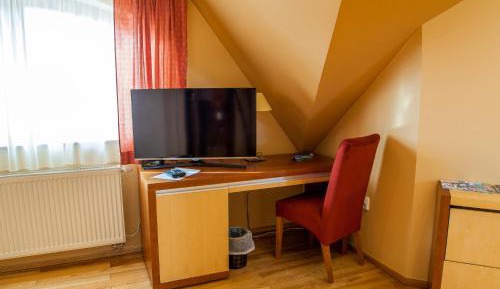 King Studio with Sofa Bed