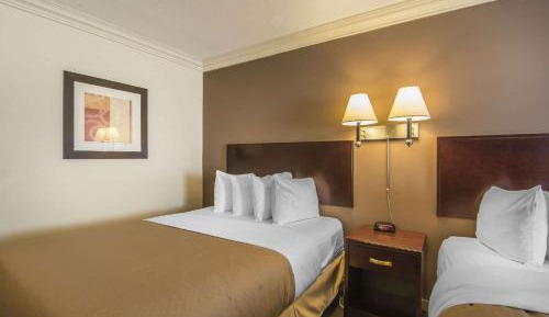 Queen Room with Two Queen Beds - Non-Smoking