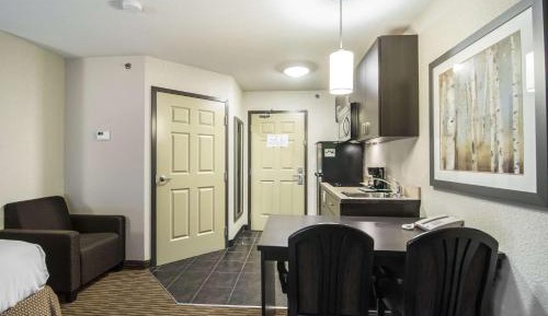 Queen Room - Non-Smoking