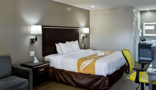 Standard King Room - Non-Smoking 