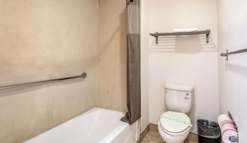 Deluxe King Room - Non-Smoking