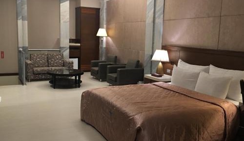 Queen Room with Spa Bath