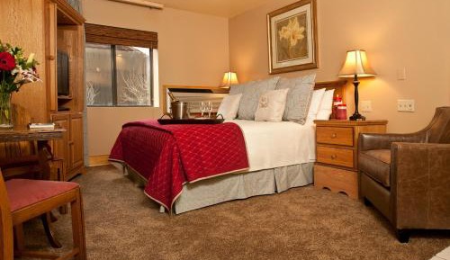 King Room with Jetted Tub and Fireplace