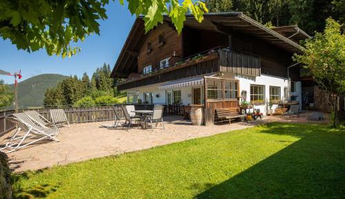 One-Bedroom Apartment with Mountain View