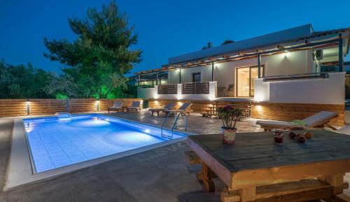 Chloe - Villa with Private Pool