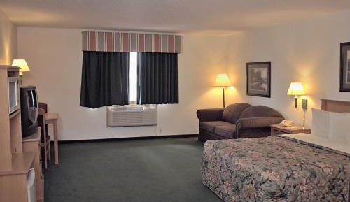 Queen Room with Sofa Bed - Non-Smoking