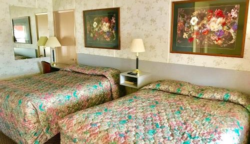 Queen Room with Two Queen Beds - Non-Smoking