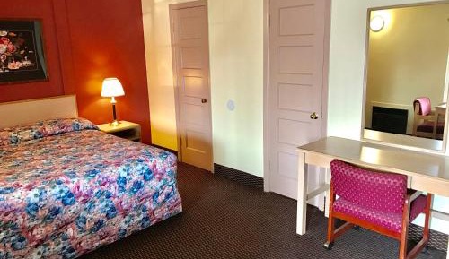 Queen Room - Non-Smoking