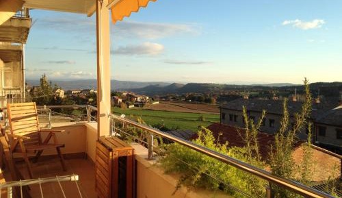Apartment with Mountain View